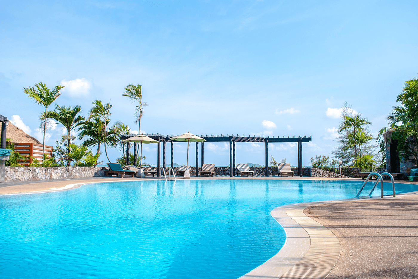 swimming pool swimming pool
